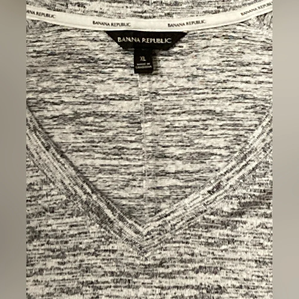 Banana Republic Men’s XL Gray‎ V-Neck Sweater